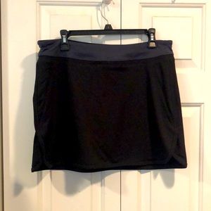 Kiwi Kate black skorts - size large